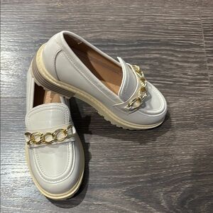 Chic White and Gold Flats with Modern Chain Detail